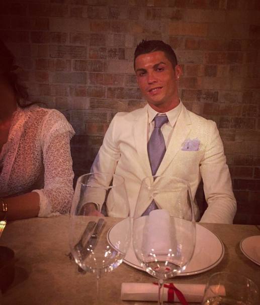 Un elegantissimo e un po&#39; eccentrico Cristaino Ronaldo. Twitter